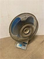 13” oscillating fan. Works