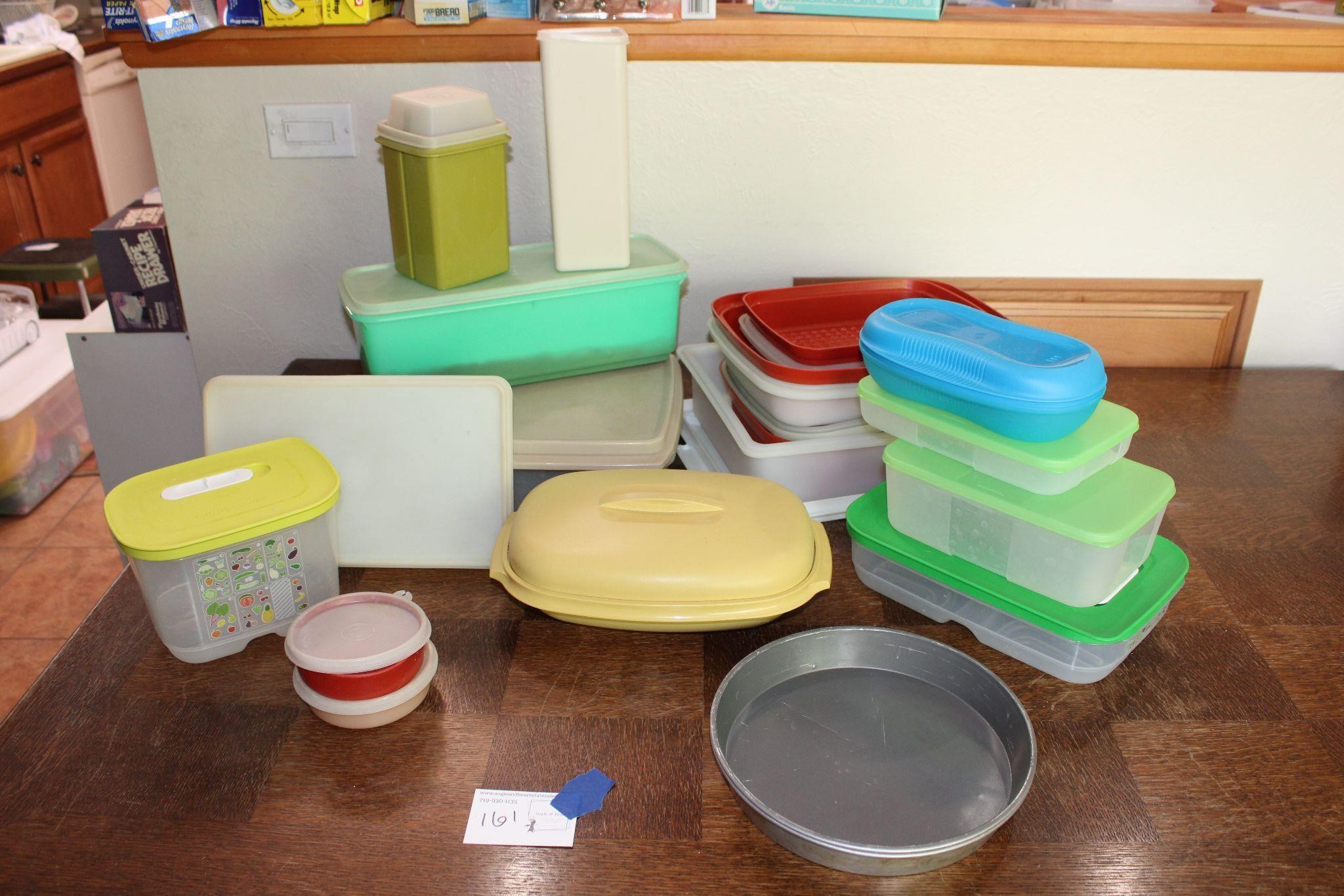 Vintage Tupperware lot with lids