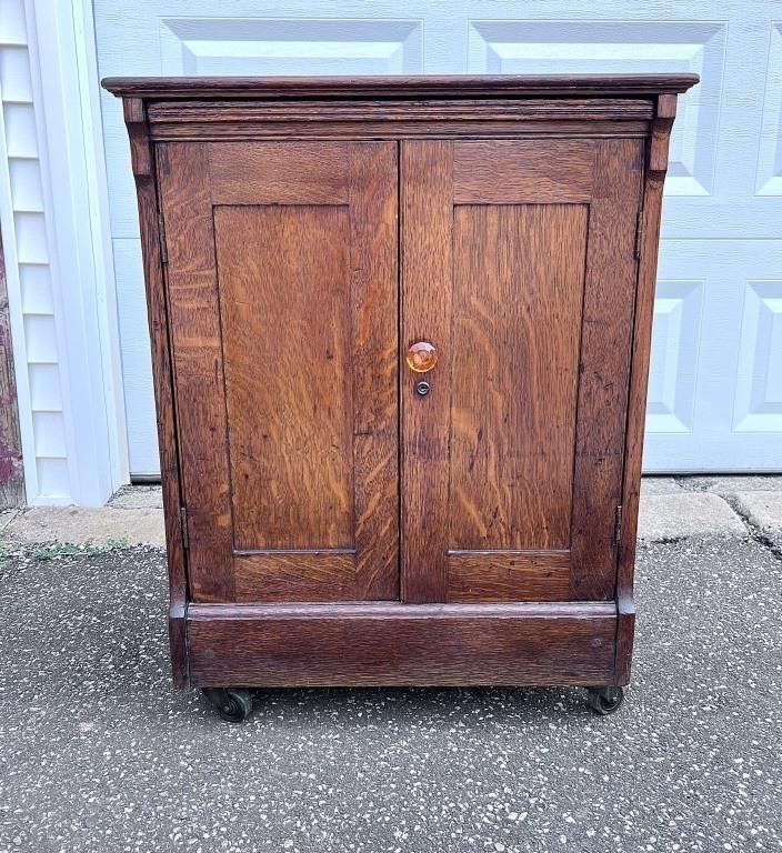 Oak 2-Door Cabinet