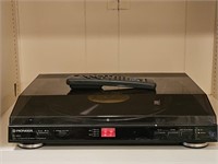 Pioneer PL-990 Turntable. Tested wking. Bracket