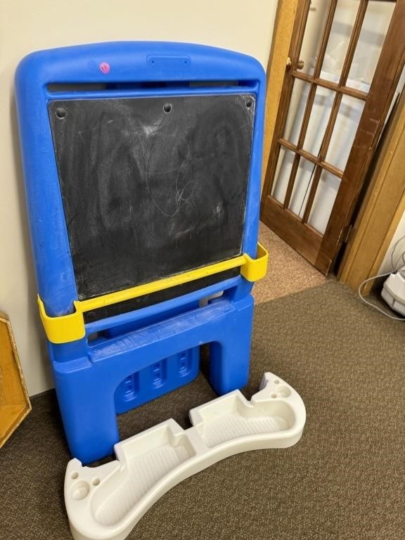 CHILDS EASEL