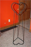 Heart Shape Metal Stand