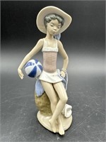 LLADRO GIRL IN HAT W/ BEACH BALL FIGURINE