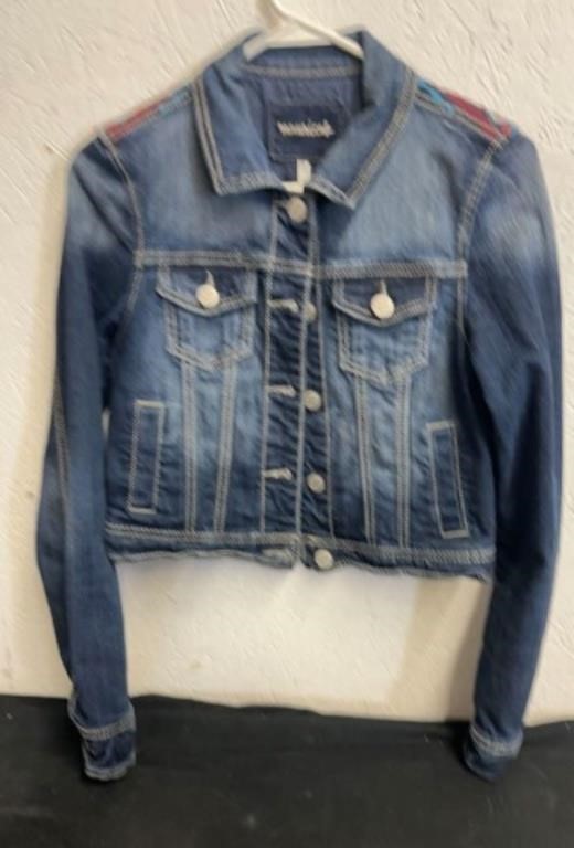 Super cute Maurices size small jean jacket
