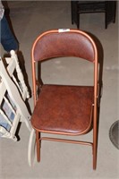 VINTAGE FOLDING CARD CHAIR