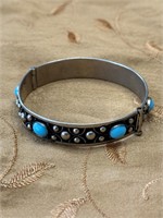 NATIVE AMERICAN STERLING SILVER TURQUOISE BANGLE