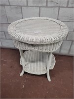 Wicker side table round in good condition