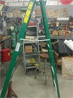 Davidson fiberglass ladder Duty rating of 225 lb.