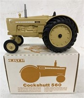 1/16 Cochshutt 560 Tractor with Box