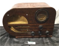 1930's Art Deco Philco Wood Console Radio