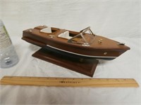 NICE WOODEN BOAT & STAND