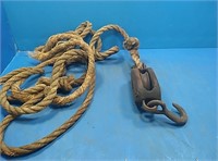 Wood pulley with rope