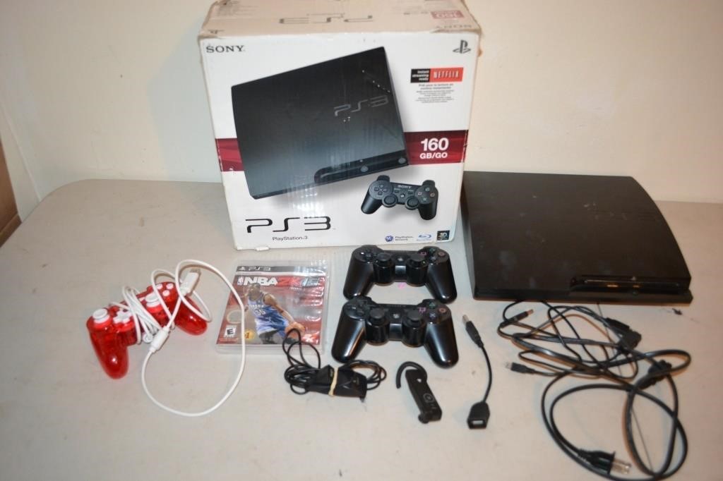 Playstation 3 , Two Wireless Controllers, One Game