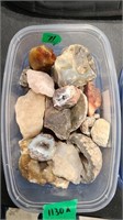 BOX OF AGATES & GEODES