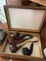 Wooden box with 4 good condition pipes