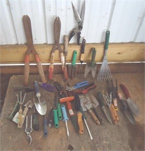 Hand garden tools