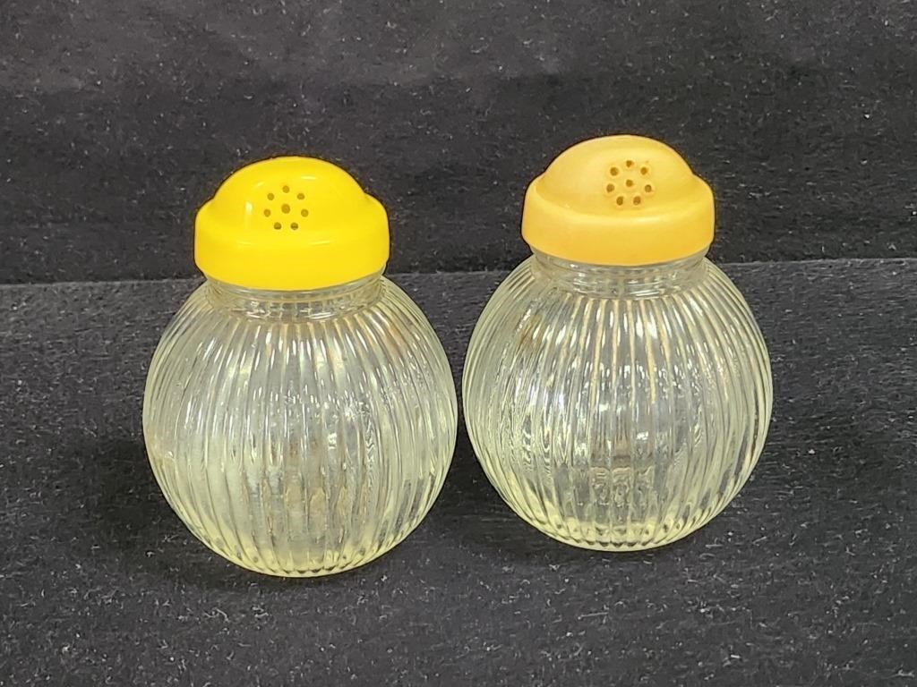 PAIR OF VINTAGE HAZEL ATLAS GLASS SALT & PEPPER...