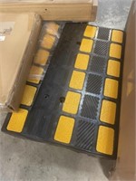 2 HARD RUBBER RAMPS