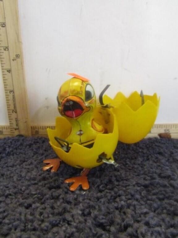 WIND-UP HOPPING CHICK
