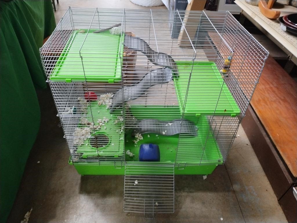 Plastic critter cage with accessories 29.5 x 29 x