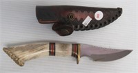 4 3/4" Fixed blade hunting knife with sheath.