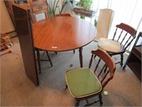 Table & 4 Chairs w/2 Extra Leaves - Good Solid Set