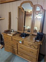 Amish Made Oak Dresser and Mirror - 5'