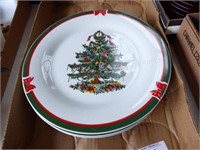 4 Christmas plates
