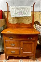 Beautiful Antique Style Washstand w/ Towel Rack