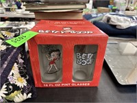 SET OF 4 BETTY BOOP PINT GLASSES