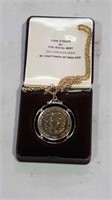 ROYAL MINT 22 CT GOLD PLATED COIN IN BEZEL & CHAIN