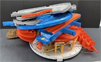 (P) Mattel Hot Wheels Super Ultimate Garage Play.