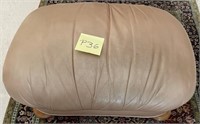 26 - UPHOLSTERED OTTOMAN 24"L (P36)