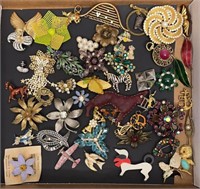 Assorted Vintage Jewelry Pins & Brooches