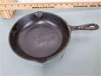 #5 81/8 in Cast Iron Pan
