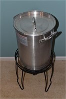 Unused Northeast Outfitters Turkey Fryer outfit; b