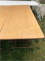 6’ banquet folding table
