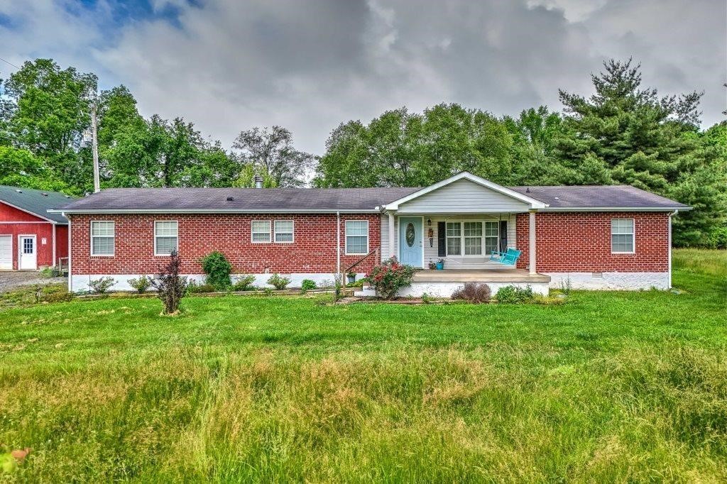 4 BR 2 BA Home on 6 Acres, Cross Plains TN