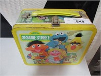 METAL SESAME STREET LUNCH BOX WITH THERMOS