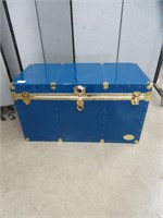 BLUE METAL STORAGE TRUNK WITH ASSORTED LINENS