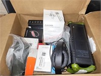 BOX OF MISCELLANEOUS AUDIO ACCESSORIES: 
*