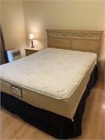Queen Size Sealy Posturepedic Mattress and