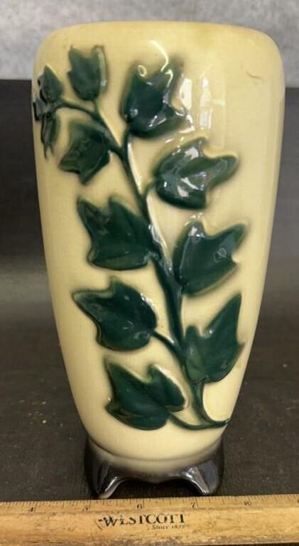 VINTAGE PORCELAIN FLOWER VASE