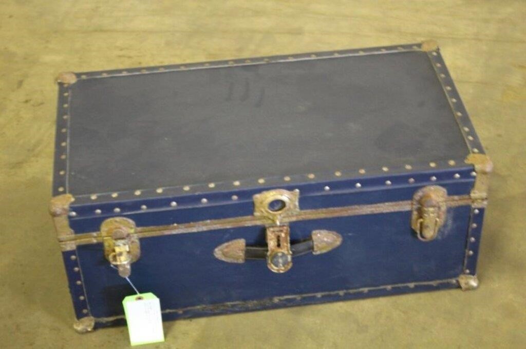 Vintage Trunk Approx 30'' x 16'' x 12''