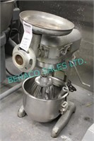 1X, HOBART 20QT MIXER W/ ATTMTS