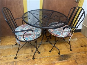 Expanded Metal Table (30” Diameter x 29” Tall)