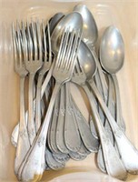 SELECTION OF SERVING FORKS AND SPOONS