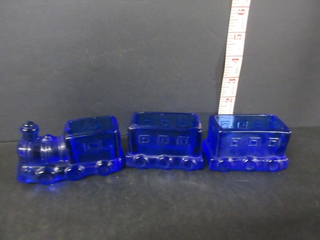 BLUE GLASS TRAIN CANDY DISH