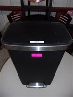 Step open kitchen trash can