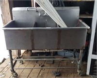 3 STATION STAINLESS STEEL SINK W/FAUCET